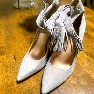Vince Camuto Women’s Size 7M. Suede Tie Up Ankle With Tassels